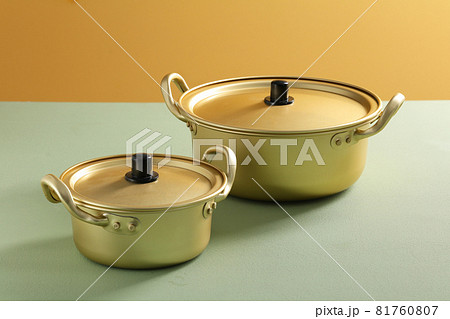 Korean Yellow Aluminum Pot in Korean 81760807