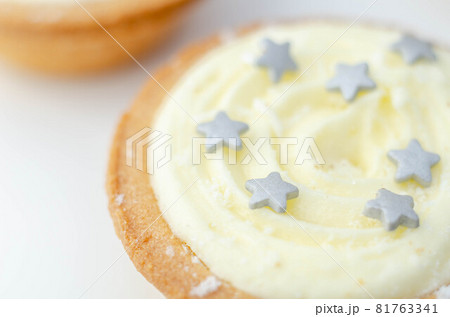 All-butter pastry pies with a mincemeat filling with spiced vine fruits, topped with brandy buttercream and a sweet dusting All-butter pastry pies with a mincemeat filling with spiced vine fruits, topped with brandy buttercream and a sweet dusting 81763341