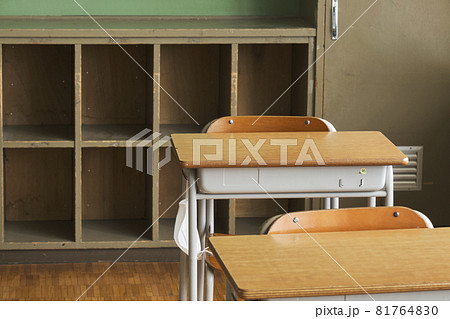 学校の教室 学校の教室 81764830