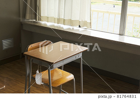学校の教室 81764831