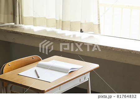 学校の教室 81764832