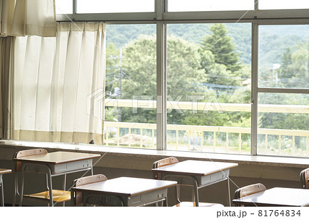 学校の教室 81764834
