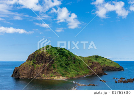 佐渡島の二ツ亀海水浴場 佐渡島の二ツ亀海水浴場 81765380
