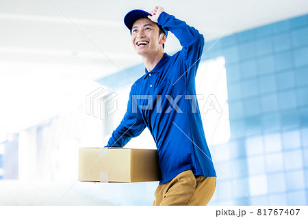 宅配　男性　ビジネス 81767407