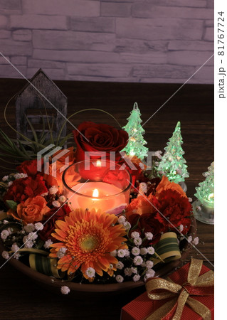クリスマスのアレンジフラワー クリスマスのアレンジフラワー 81767724
