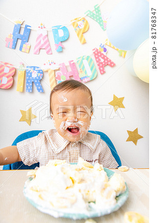 赤ちゃんの一才の誕生日　ケーキ 81768347
