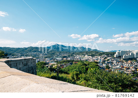 Naksan park fortress and Seoul city view in Korea Naksan park fortress and Seoul city view in Korea 81769142