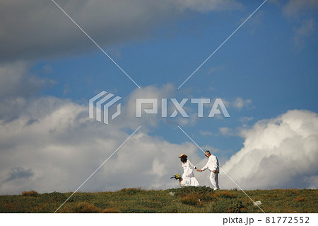 Adult couple walk in the mountains 81772552
