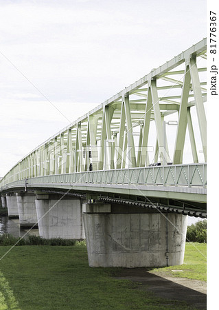 荒川にかかる木根川橋 81776367