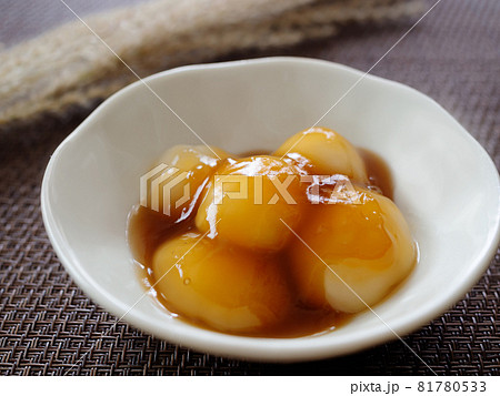 みたらし団子とすすきの穂 81780533