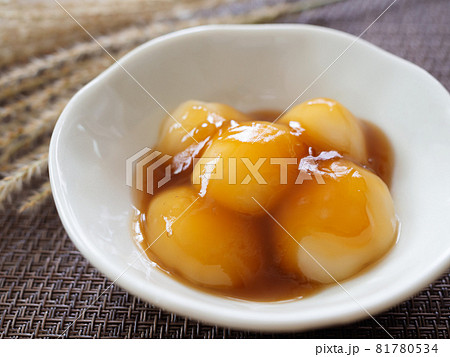 みたらし団子とすすきの穂 81780534