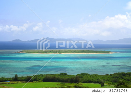 大岳展望台から眺める嘉弥真島 81781743