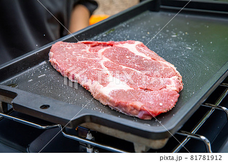 バーベキュー BBQ 鉄板焼き 肉 おうち時間 休日の過ごし方 バーベキュー BBQ 鉄板焼き 肉 おうち時間 休日の過ごし方 81781912