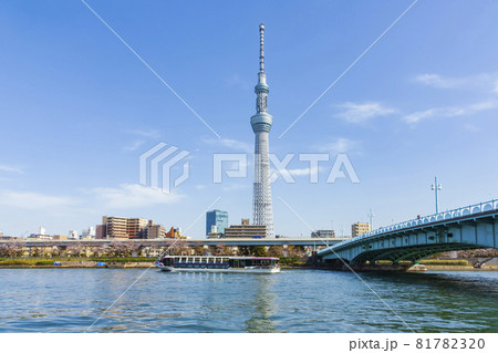 【東京都】都市風景 隅田川と東京スカイツリー 81782320