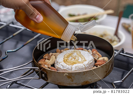 チーズ料理　アウトドア飯　キャンプ飯　おしゃれごはん　キャンプ料理　あつあつ　外で過ごす休日 81783022