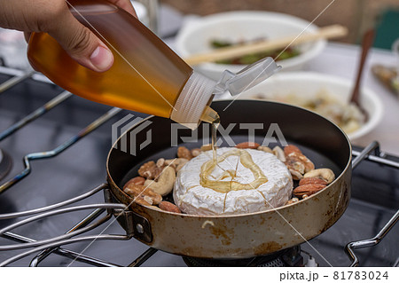 チーズ料理　アウトドア飯　キャンプ飯　おしゃれごはん　キャンプ料理　あつあつ　外で過ごす休日 81783024