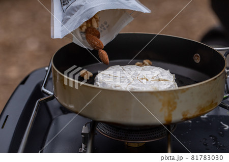 チーズ料理　アウトドア飯　キャンプ飯　おしゃれごはん　キャンプ料理　あつあつ　外で過ごす休日 81783030