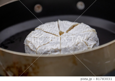 チーズ料理　アウトドア飯　キャンプ飯　おしゃれごはん　キャンプ料理　あつあつ　外で過ごす休日 81783031