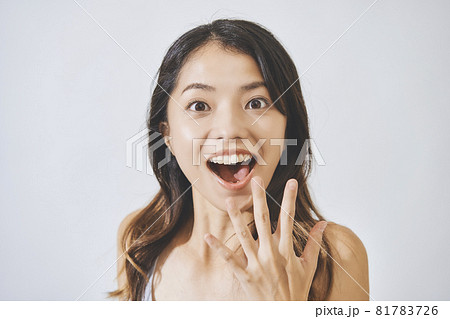 ポートレート 女性  ポートレート 女性  81783726