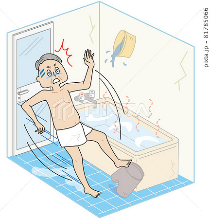 老朽化したお風呂場で転倒するシニア男性 81785066