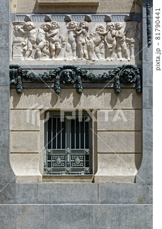 Window with lattice and bas-relief. 81790441