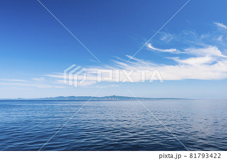 羅臼沖から望む国後島 羅臼沖から望む国後島 81793422