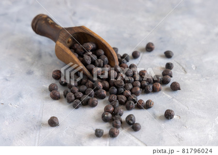 Black chickpea on the wooden scoop closeup Black chickpea on the wooden scoop closeup 81796024