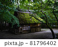奈良のかやぶき屋根の建物 81796402