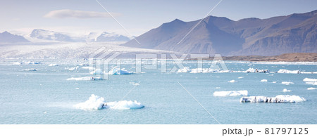 Jokulsarlon, the largest glacier lagoon or lake in south eastern Iceland Jokulsarlon, the largest glacier lagoon or lake in south eastern Iceland 81797125