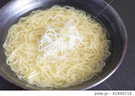 家庭料理のラーメン、あご出汁スープ 81800218