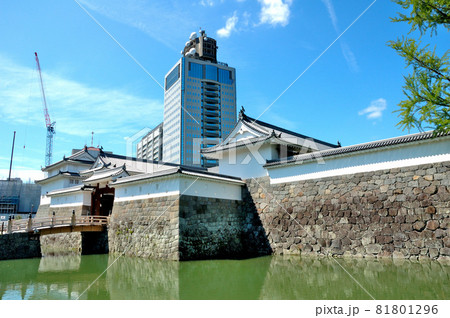 駿府城址巽櫓と静岡県庁ビル 81801296