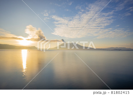 桜島夕景 81802415