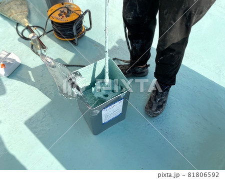 追加下塗り材を練り中 追加下塗り材を練り中 81806592