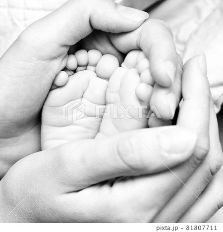 Tiny feet 81807711