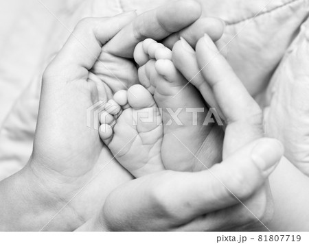 Tiny feet 81807719