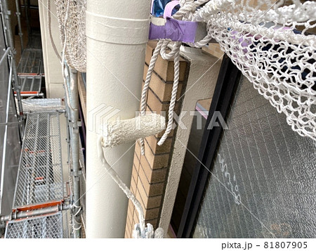 雨樋の上塗り作業 雨樋の上塗り作業 81807905