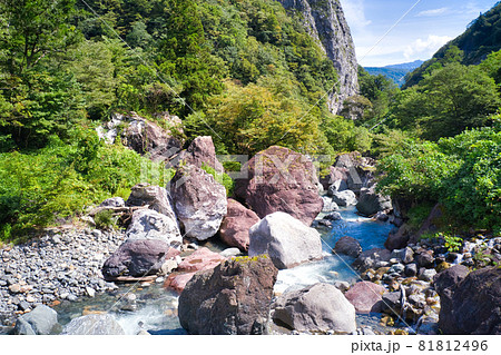 小滝川ヒスイ峡付近 天然石 庭石 6袋まとめ売り 小滝川ヒスイ峡近く 天然石 庭石 景石 まとめ売り 小滝川ヒスイ