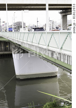 綾瀬川にかかる木根川橋 81812653