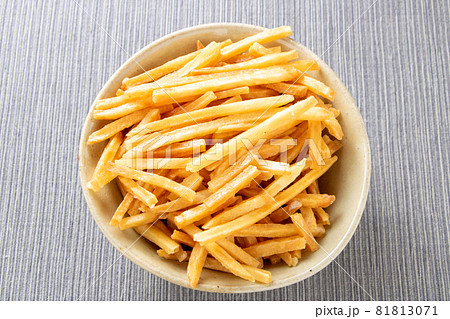 芋けんぴ。高知県の名物として知られるお菓子。 81813071