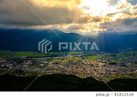 大町市・夕景（鷹狩山より） 81813316