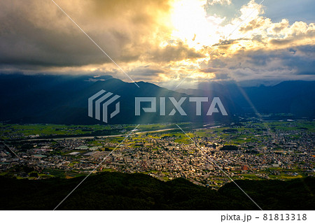 大町市・夕景（鷹狩山より） 81813318
