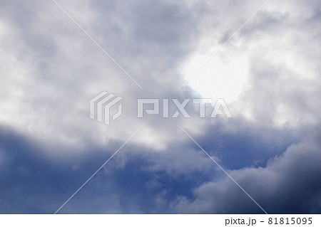 ドラマティックな涌き雲　アートな涌き雲　面白い形の涌き雲 81815095