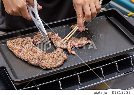 アウトドア料理 キャンプ飯 外で過ごす休日 ガーリックステーキ アウトドア料理 キャンプ飯 外で過ごす休日 ガーリックステーキ 81815252