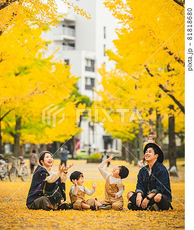 銀杏並木で撮る家族写真 銀杏並木で撮る家族写真 81818680