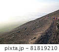 富士登山下り道中 81819210