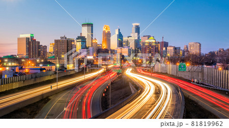 Minneapolis downtown skyline in Minnesota, USA 81819962