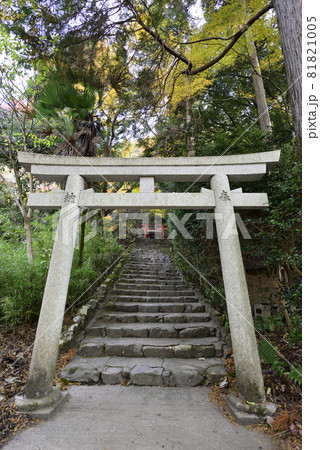 熊野若王子神社　末社　瀧宮神社へ続く参道 81821005
