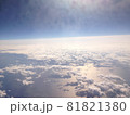 飛行機の窓から 81821380