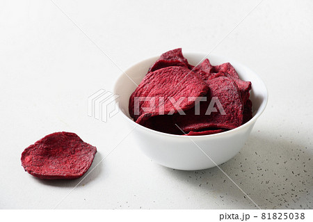 Beetroot chips on a white background. Vegan snack. 81825038