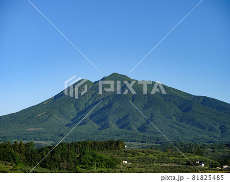 夏に快晴の空と岩木山(津軽富士) 夏に快晴の空と岩木山(津軽富士) 81825485